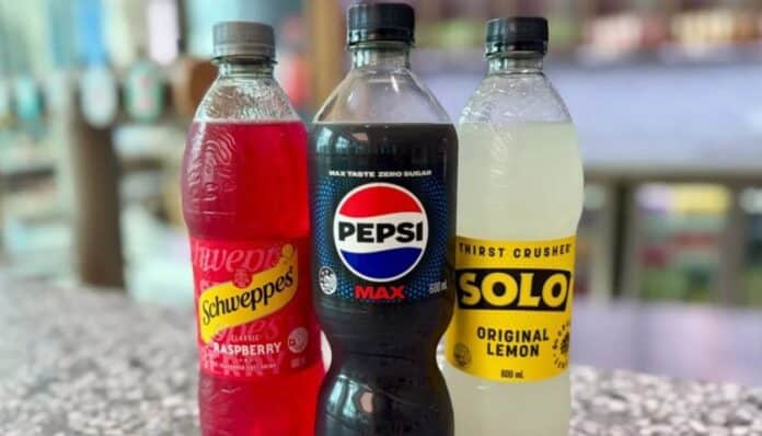 újrahasznosított műanyag palackok; recycled plastic bottles