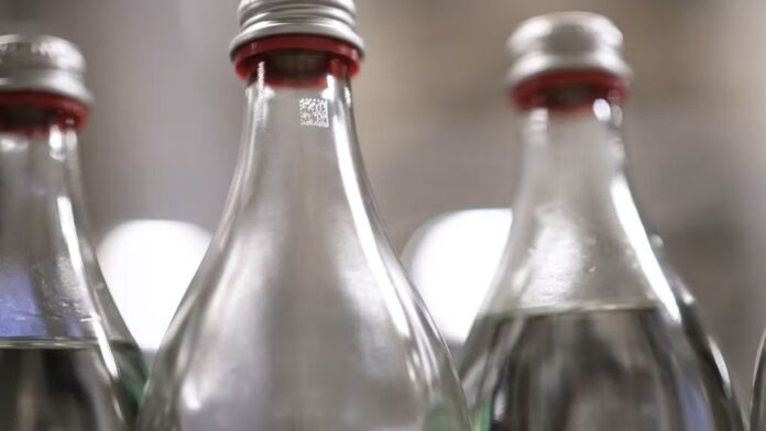 Digitálisan követhető újratölthető palack; digitally traceable reusable glass bottle