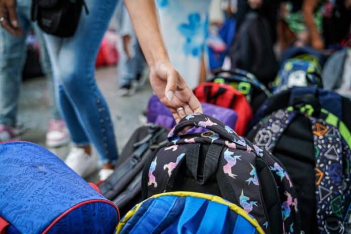 iskolatáska-gyűjtés;; school bag collection