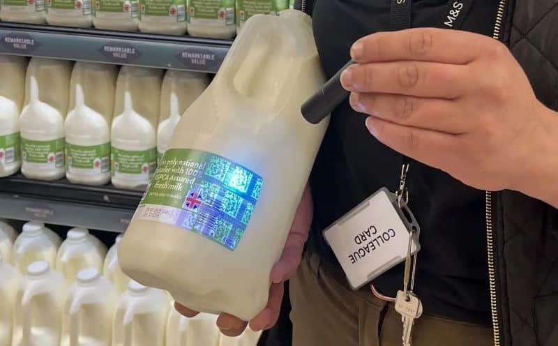 polytag uv okoscsomagolás tejesüvegek; smart packaging milk bottles