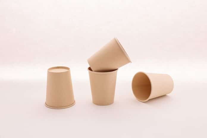 disposable cups; eldobható poharak
