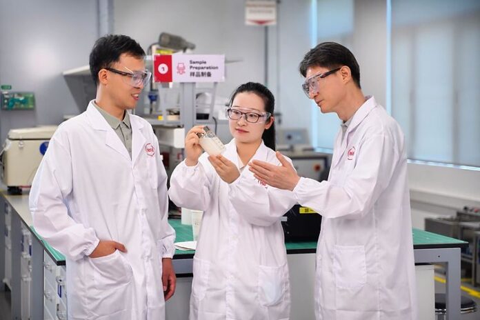 Henkel csomagolás-újrahasznosító laboratórium; Henkel Packaging Recyclab Shanghai